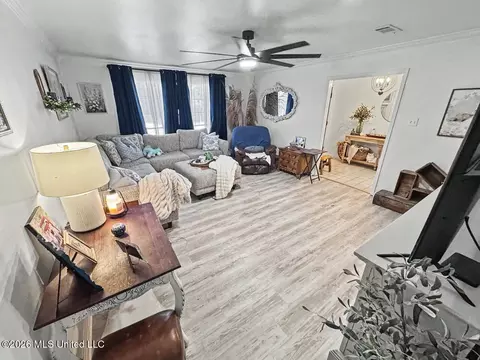 Living - 155 Homochitto St, Natchez, MS 39120 photo 2 of 2