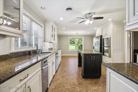 Kitchen - 2304 Hwy 72, Lamar, MS 38642 photo 2 of 2