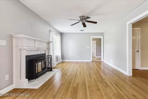 Living - 2304 Hwy 72, Lamar, MS 38642 photo 2 of 6
