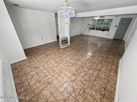 Living - 579 Liberty Rd, Natchez, MS 39120 photo 1 of 2