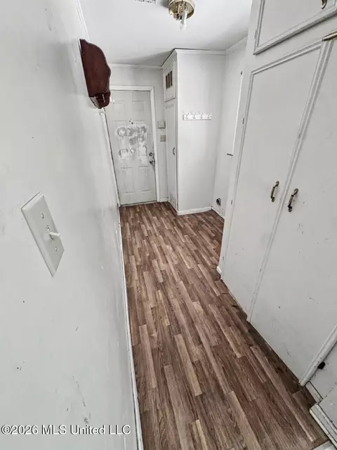 Entry Way - 579 Liberty Rd, Natchez, MS 39120 photo 2 of 3