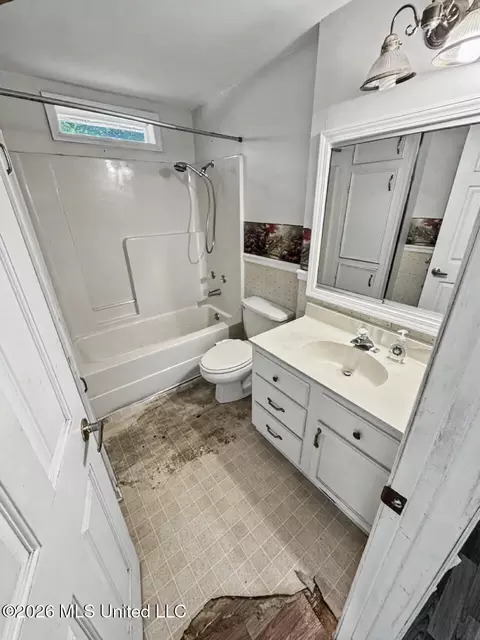 Bath - 579 Liberty Rd, Natchez, MS 39120 photo 2 of 3