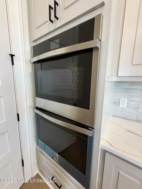 Kitchen - 917 Bald Eagle Dr, Brandon, MS 39047 photo 2 of 2