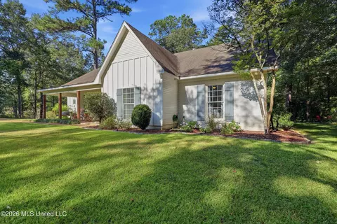 Exterior - 403 Warwick Rd, Clinton, MS 39056 photo 2 of 18