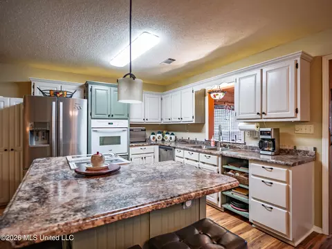 Kitchen - 556 Chickasaw Rd, Pope, MS 38658 photo 2 of 5