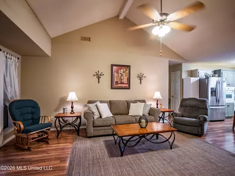 Living - 556 Chickasaw Rd, Pope, MS 38658 photo 2 of 2