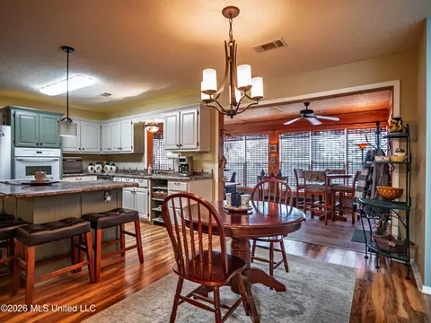 Dining - 556 Chickasaw Rd, Pope, MS 38658 photo 2 of 2