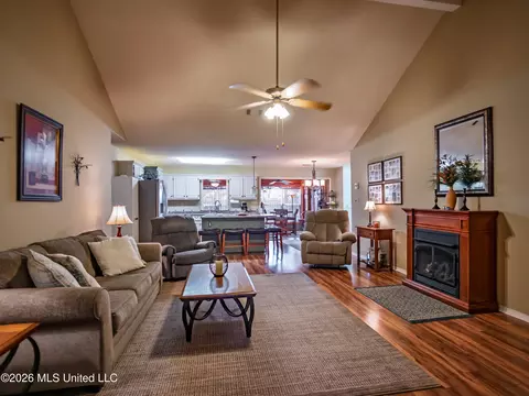 Living - 556 Chickasaw Rd, Pope, MS 38658 photo 1 of 2