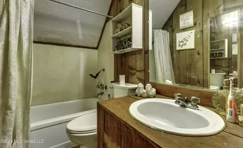 Bath - 4737 Sherbrook Dr, Jackson, MS 39212 photo 2 of 5