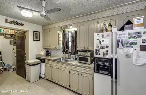 Kitchen - 4737 Sherbrook Dr, Jackson, MS 39212 photo 1 of 2