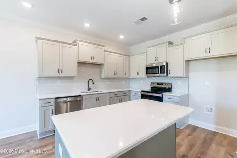 Kitchen - 7658 John Elliott Ln, Hernando, MS 38632 photo 1 of 2