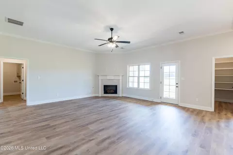 Living - 7658 John Elliott Ln, Hernando, MS 38632 photo 1 of 3