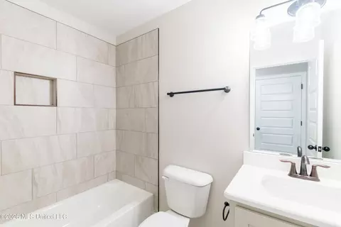Bath - 7658 John Elliott Ln, Hernando, MS 38632 photo 3 of 3