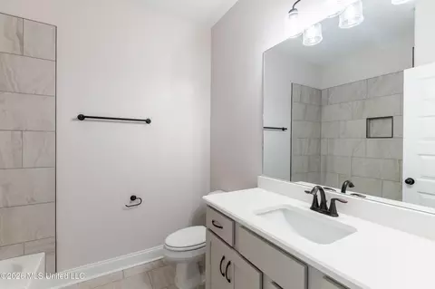 Bath - 7658 John Elliott Ln, Hernando, MS 38632 photo 2 of 3
