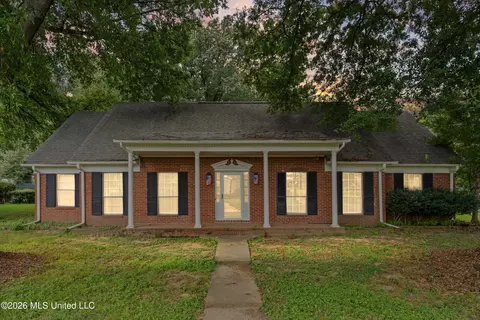 8619 Chesterfield Dr, Southaven, MS 38671
