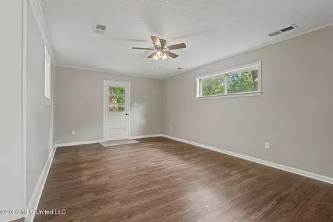 Living - 1274 Brandywine Dr, Southaven, MS 38671 photo 6 of 7