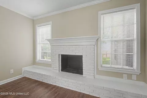 Living - 1274 Brandywine Dr, Southaven, MS 38671 photo 5 of 7