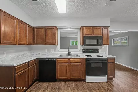 Kitchen - 1274 Brandywine Dr, Southaven, MS 38671 photo 1 of 2