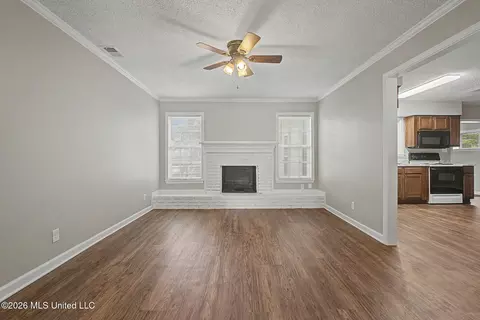 Living - 1274 Brandywine Dr, Southaven, MS 38671 photo 3 of 7