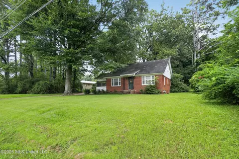 105 SE Boundary St, Holly Springs, MS 38635