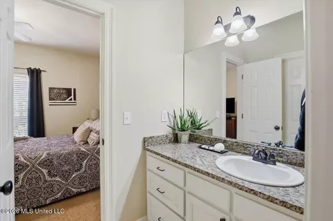 Bath - 308 Creston Cv, Brandon, MS 39042 photo 8 of 8
