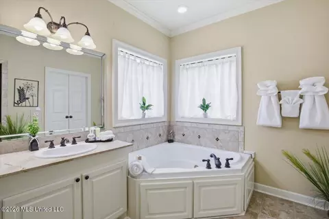 Bath - 308 Creston Cv, Brandon, MS 39042 photo 4 of 8