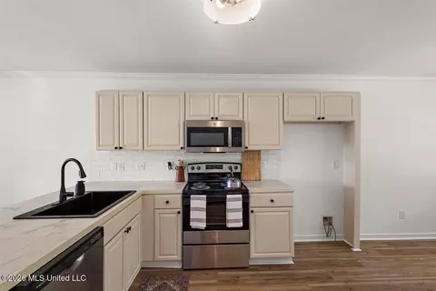 Kitchen - 156 Dakota St, Byram, MS 39272 photo 2 of 2