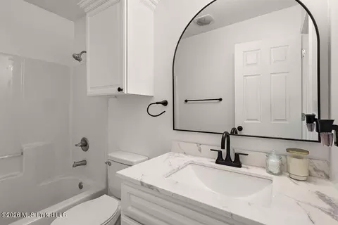 Bath - 156 Dakota St, Byram, MS 39272 photo 1 of 3