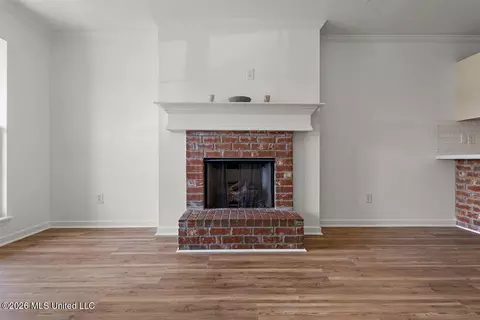 Living - 156 Dakota St, Byram, MS 39272 photo 2 of 2