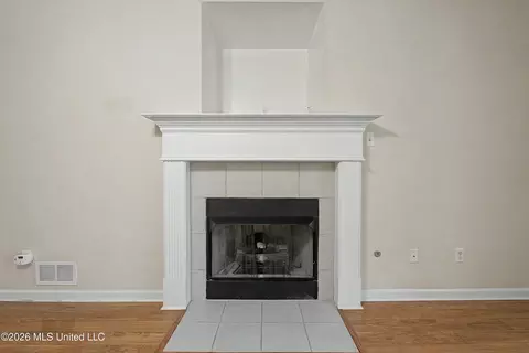 Living - 816 Cardinal Ln, Hernando, MS 38632 photo 5 of 5