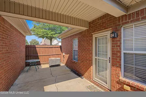 Exterior - 816 Cardinal Ln, Hernando, MS 38632 photo 3 of 7
