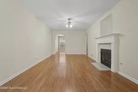 Living - 816 Cardinal Ln, Hernando, MS 38632 photo 1 of 5