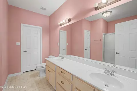 Bath - 816 Cardinal Ln, Hernando, MS 38632 photo 1 of 3