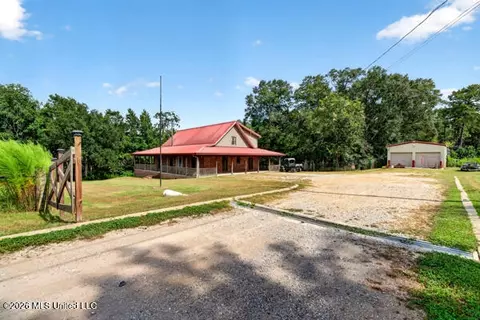 33 Saddle Up Trl, Carriere, MS 39426