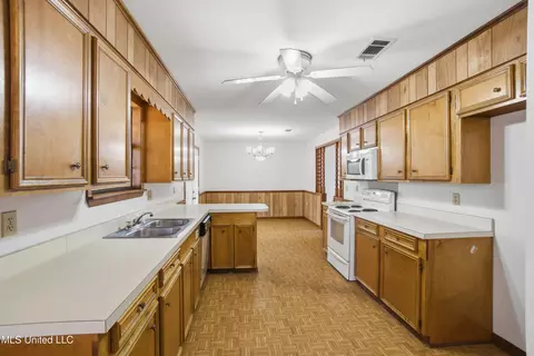 Kitchen - 1120 SE 4th St, Magee, MS 39111 photo 1 of 2