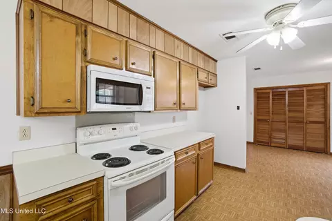 Kitchen - 1120 SE 4th St, Magee, MS 39111 photo 2 of 2