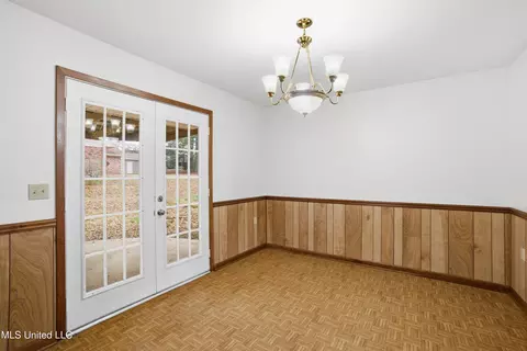 Dining - 1120 SE 4th St, Magee, MS 39111 photo 1 of 1