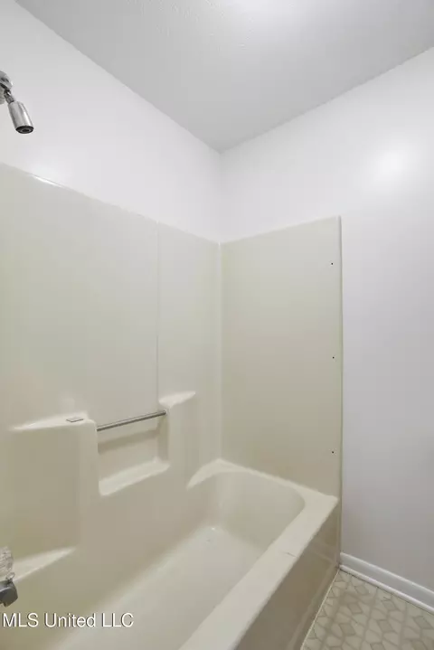 Bath - 1120 SE 4th St, Magee, MS 39111 photo 2 of 2