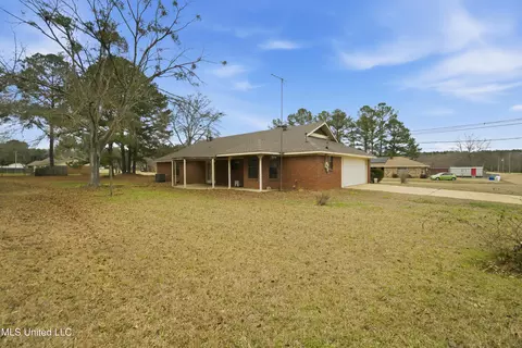 Exterior - 1120 SE 4th St, Magee, MS 39111 photo 2 of 2