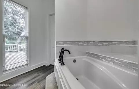 Bath - 125 Northpointe Pkwy, Jackson, MS 39211 photo 5 of 11