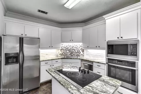 Kitchen - 125 Northpointe Pkwy, Jackson, MS 39211 photo 2 of 6
