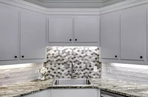 Kitchen - 125 Northpointe Pkwy, Jackson, MS 39211 photo 5 of 6