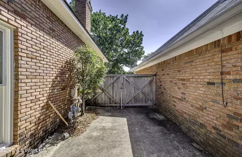 Exterior - 125 Northpointe Pkwy, Jackson, MS 39211 photo 12 of 17