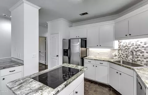Kitchen - 125 Northpointe Pkwy, Jackson, MS 39211 photo 4 of 6