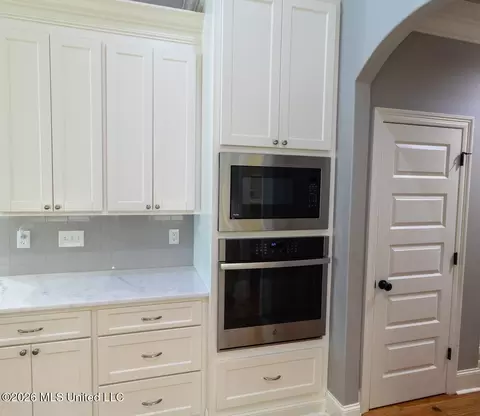 Kitchen - 609 Gloucester Way, Flowood, MS 39232 photo 3 of 3