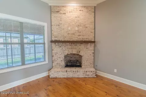Living - 609 Gloucester Way, Flowood, MS 39232 photo 2 of 4