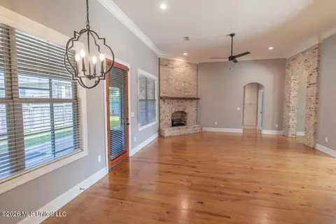 Living - 609 Gloucester Way, Flowood, MS 39232 photo 3 of 4