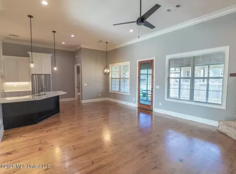 Living - 609 Gloucester Way, Flowood, MS 39232 photo 1 of 4