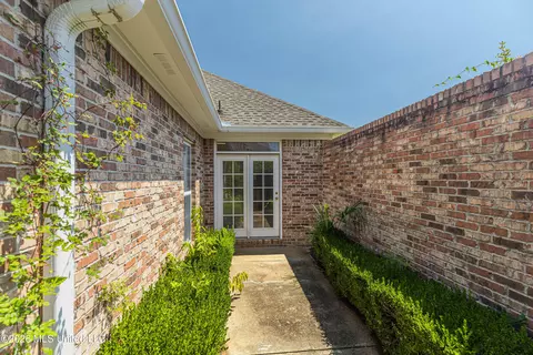 Exterior - 504 Beacon Cv, Brandon, MS 39047 photo 8 of 24