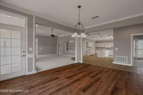 Living - 504 Beacon Cv, Brandon, MS 39047 photo 2 of 8